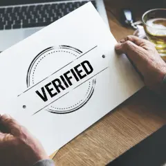 Man holding a paper with "VERIFIED" stamp, symbolizing a certificado profesionalidad online.