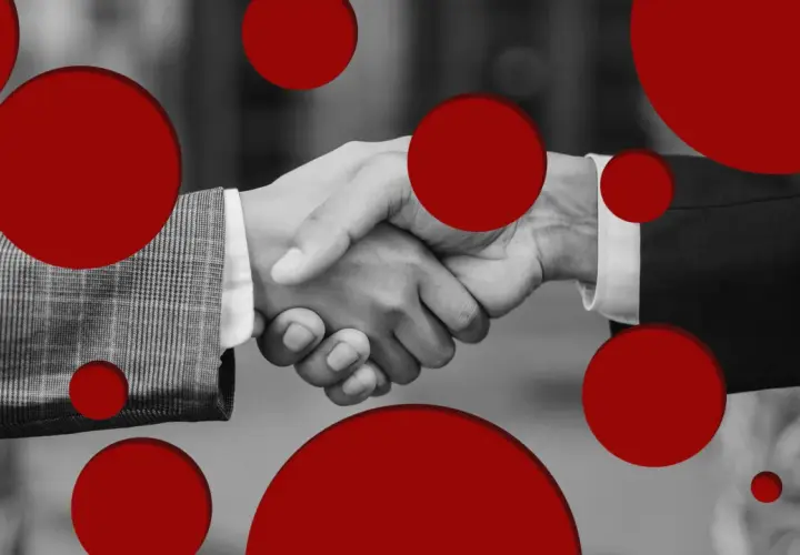 Apretón de manos entre dos personas, con círculos rojos superpuestos. Son señales de que si te van a contratar.