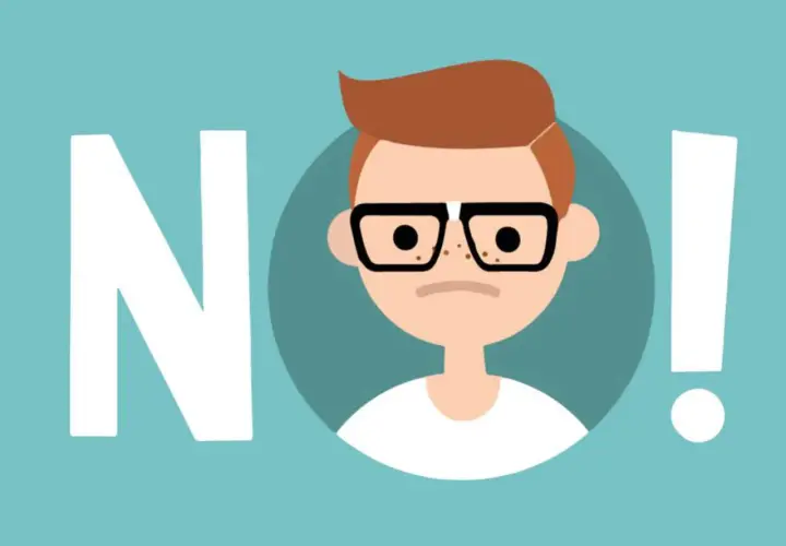 Chico con gafas y pecas, rodeado por la palabra "NO!". Aprende a decir no con ejemplos claros.