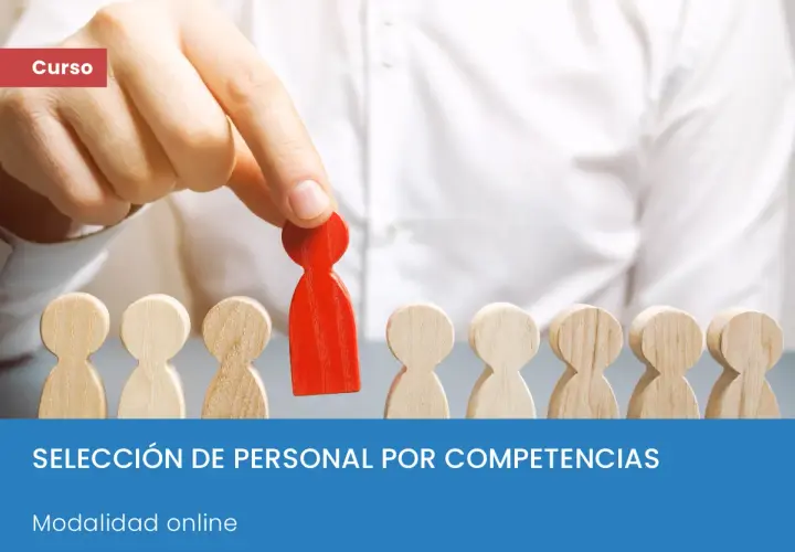 Curso de selección de personal. Mano elige figura roja entre otras de madera. Modalidad online.