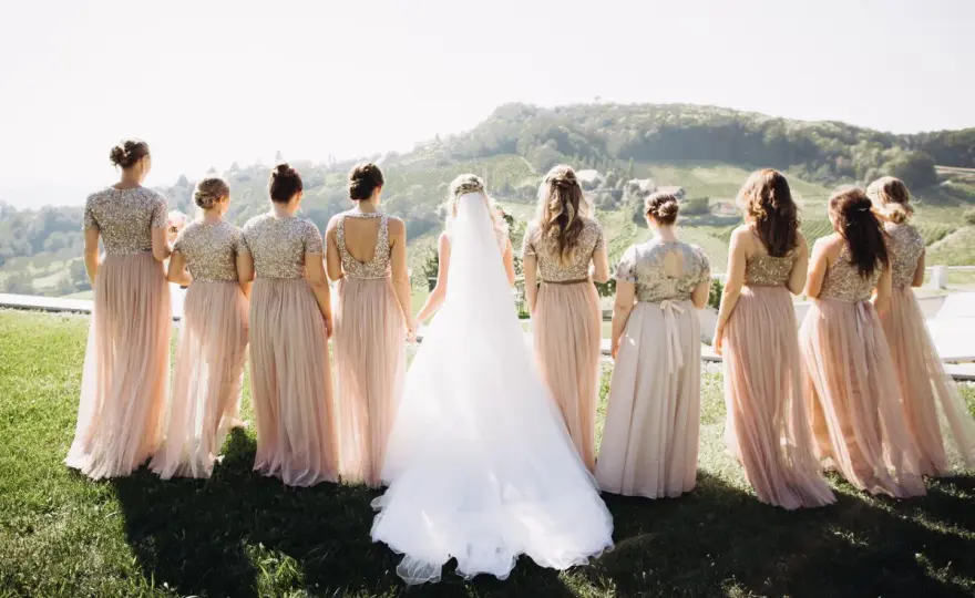Dress code: ejemplos para bodas y fiestas - ¡Viste sin fallos!
