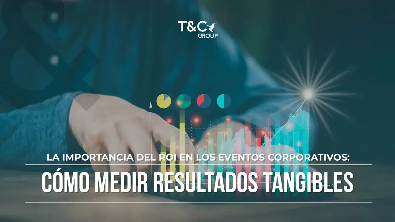 Manos analizando gráficos de ROI para eventos corporativos. Muestra cómo medir resultados tangibles.