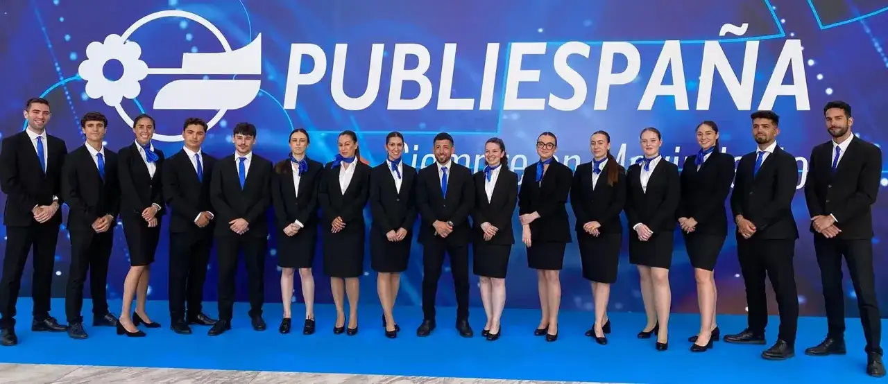 Equipo de Publiespaña, listo para organizar eventos corporativos.